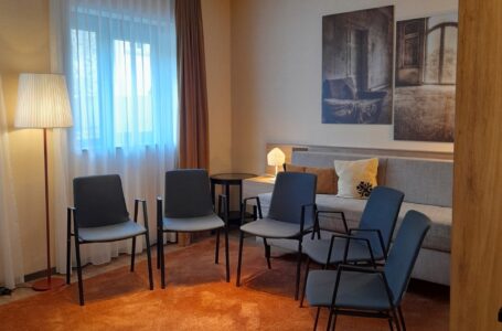 Stuhlkreis im Convertible Room