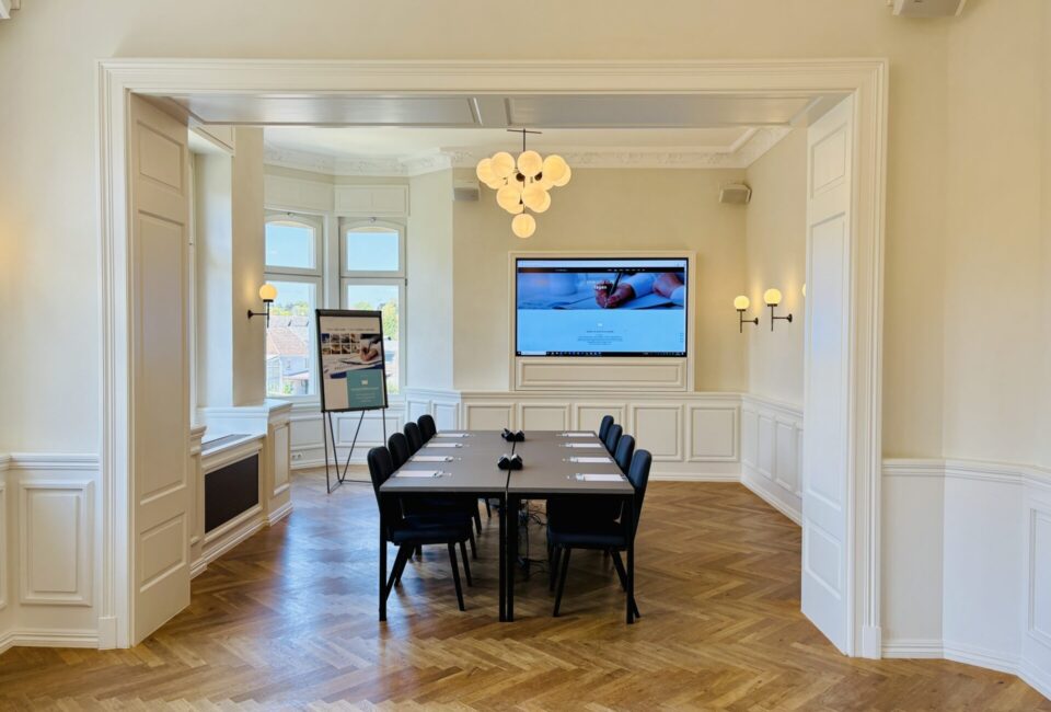 Raum Erker mit Blockbestuhlung