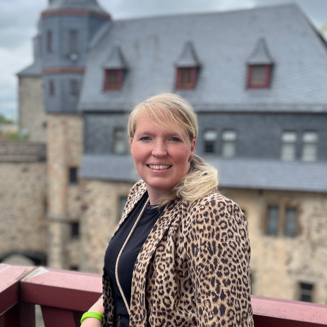 Portraitfoto von Rebecca Diemer